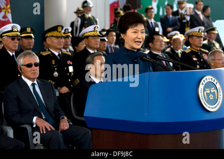 South Korean President PARK Geun hye during the Anniversary Parade of the US & ROK Alliance as US Secretary of Defense Chuck Hagel looks on October 1, 2013 in Seoul, Republic of Korea. Stock Photo