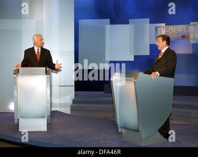 Chancellor Gerhard Schröder (SPD, r) and Bavarian minister president and chancellor's candidate of the Union Edmund Stoiber during the TV duel on the 8th of September in 2002. Stock Photo