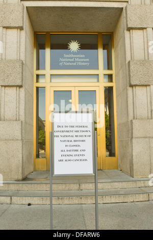 Washington, DC, USA. 1st Oct, 2013. Closure notice at the front of the National Museum of Natural History on the first day of a federal government shutdown caused by an impasse on Capitol Hill. Credit:  Jay Mallin/ZUMAPRESS.com/Alamy Live News Stock Photo