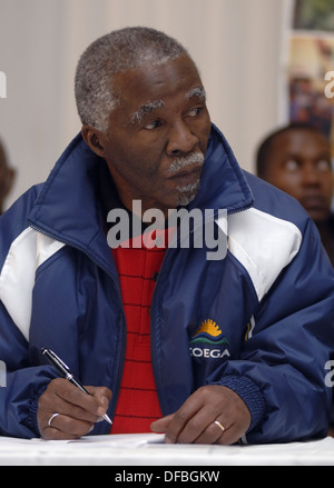 President Thabo Mbeki listens to questions during the Presidential Imbizo in Ladysmith, 6 Ocotber 2007. Picture Rogan Ward. Stock Photo