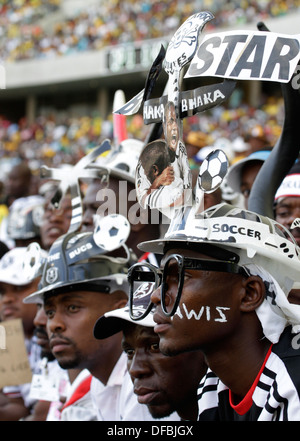 Pictures: Who has more beautiful fans Orlando Pirates or Kaizer Chiefs –  iReport South Africa