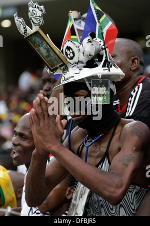 Pictures: Who has more beautiful fans Orlando Pirates or Kaizer Chiefs –  iReport South Africa