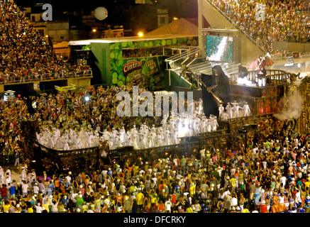 Carnival floats and dancers at the Sambadromo, Rio de Janeiro Stock Photo