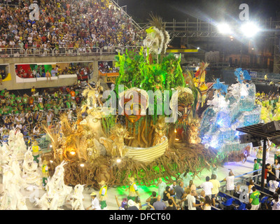 Carnival floats and dancers at the Sambadromo, Rio de Janeiro Stock Photo