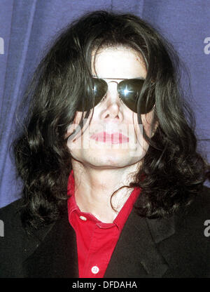 Los Angeles, California, USA. 2nd Oct, 2013. A jury ruled Wednesday in Michael Jackson's family's wrongful death suit against AEG Live that the concert promoter was not responsible for the pop star's death. PICTURED: March 25, 2001 - Newark, New Jersey, U.S. - Pop Superstar MICHAEL JACKSON brings books, literacy, family time & health at A 'Heal The Kids' Event Held at The Loew's Newark Metroplex. © Nancy Kaszerman/ZUMAPRESS.com/Alamy Live News Credit:  ZUMA Press, Inc./Alamy Live News Stock Photo