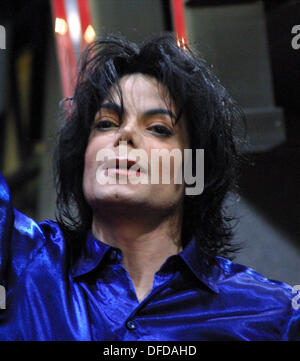 Los Angeles, California, USA. 2nd Oct, 2013. A jury ruled Wednesday in Michael Jackson's family's wrongful death suit against AEG Live that the concert promoter was not responsible for the pop star's death. PICTURED: Nov. 7, 2001 - New York, New York, U.S. - King of Pop MICHAEL JACKSON at his first ever in-store appearance at Virgin Megastore to promote his new CD 'Invincible.' © Nancy Kaszerman/ZUMAPRESS.com/Alamy Live News Credit:  ZUMA Press, Inc./Alamy Live News Stock Photo