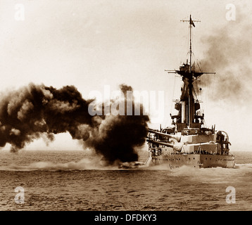 Royal Navy battleship firing a broadside Stock Photo - Alamy