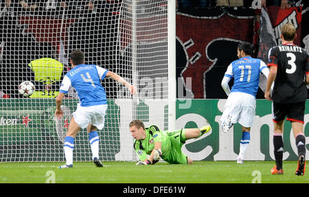 Leverkusen, Germany, 1st October, 2014. UEFA Champions League 2014/2015  Group stage Group C matchday 2, Bayer 04 Leverkusen (red) - Benfica  Lissabon (black) --- Heung-Min Son (Leverkusen) and Stefan Kie§ling  (Kiessling) (Leverkusen)