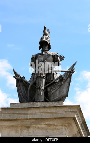 Heraldic statue at Hampton Court - London, England Stock Photo