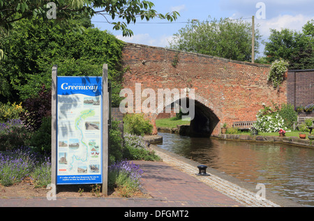 Coventry Canal by the Greenway, near Coventry Canal Basin, in Warwickshire, West Midlands, England, UK Stock Photo