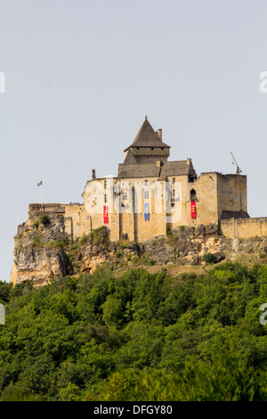 The Château de Castelnaud, officially listed as an Historic Site in 1966, stands high over the Dordogne valley. Stock Photo