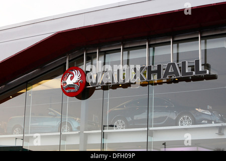 Vauxhall Master Fit car dealership nx to General Motors Manufacturing Plant in Luton.01.12.2009 Stock Photo