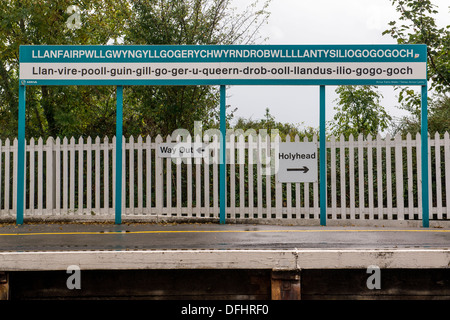 Llanfairpwllgwyngyllgogerychwyrndrobwllllantysiliogogogoch train station, in the village with the longest place name in Europe. Stock Photo