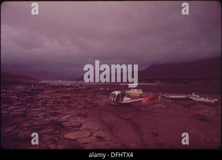 HELICOPTERS BRINGING RELIEF WORK CREWS LAND IN RAIN AT SITE OF OIL SPILL CLEAN-UP OPERATIONS IN MONUMENT VALLEY... 545651 Stock Photo