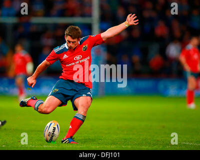 Limerick, Ireland. 05th Oct, 2013. Ian Keatley (Munster) converts a try during the RaboDirect Pro 12 game between Munster and Leinster from Thomond Park. Credit:  Action Plus Sports/Alamy Live News Stock Photo