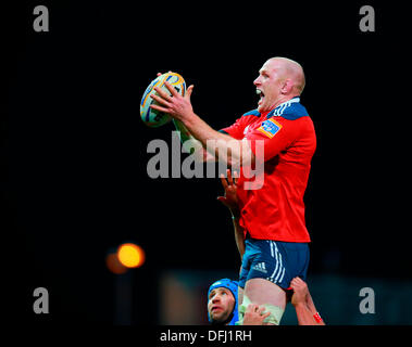 Limerick, Ireland. 05th Oct, 2013. Paul O'Connell (Munster) claims lineout ball during the RaboDirect Pro 12 game between Munster and Leinster from Thomond Park. Credit:  Action Plus Sports/Alamy Live News Stock Photo