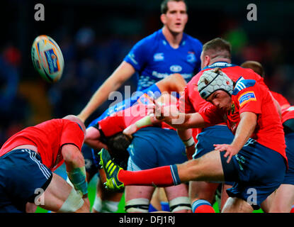 Limerick, Ireland. 05th Oct, 2013. Duncan Williams (Munster) kicks clear during the RaboDirect Pro 12 game between Munster and Leinster from Thomond Park. Credit:  Action Plus Sports/Alamy Live News Stock Photo