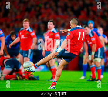 Limerick, Ireland. 05th Oct, 2013. Simon Zebo (Munster) kicks clear during the RaboDirect Pro 12 game between Munster and Leinster from Thomond Park. Credit:  Action Plus Sports/Alamy Live News Stock Photo