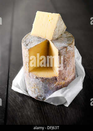 Whole cheddar cheese truckle of mature farmhouse cheddar cheese Stock Photo