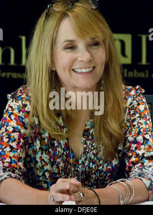 Jerusalem, Israel. 06th Oct, 2013. Actress LEA THOMPSON partakes in a press conference concluding a week-long visit to Israel in the framework of 'America’s Voices in Israel' sponsored by Israel’s Ministries of Foreign Affairs and Tourism. Jerusalem, Israel. 6-Oct-2013.  Hollywood star Lea Thompson, husband, director, Howard Deutch, and daughters, Zoey Deutch and Madelyn Deutch, partake in 'America’s Voices in Israel' journey in Israel with C.S. Lee, Vivian Bang and Anson Mount. Credit:  Nir Alon/Alamy Live News Stock Photo