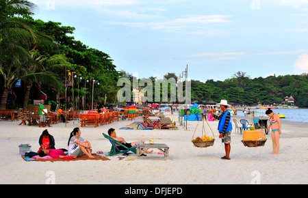 Thailand's islands & beaches - Chinese tourists taking a vacation on Sai Kaew beach (Koh Samet,Thailand) Stock Photo