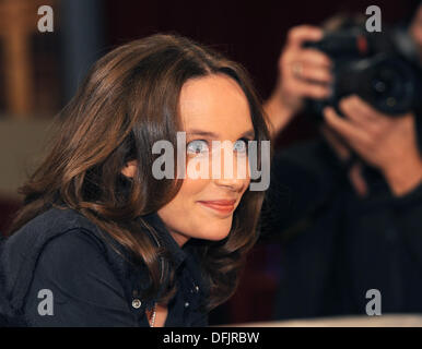 Bremen, Germany. 04th Oct, 2013. French Pianist Helene Grimaud appears on the TV talk show '3nach9' in Bremen, Germany, 04 October 2013. Photo: Ingo Wagner/dpa/Alamy Live News Stock Photo