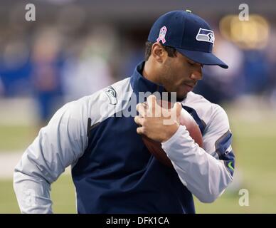 Indianapolis, Ohio, USA. 6th Oct, 2013. October 06, 2013: Seattle Seahawks quarterback Russell Wilson (3) during warmups prior to the NFL game between the Seattle Seahawks and the Indianapolis Colts at Lucas Oil Stadium in Indianapolis, IN. Credit:  csm/Alamy Live News Stock Photo