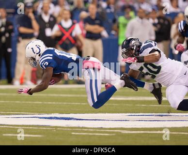 Seattle Seahawks' wide receiver T.J. Houshmandzadeh (R) breaks the tackle  of Tampa Bay Buccaneers ' safety Sabby.