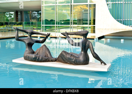 Brazil, Brasilia: Bronze scupltures 'As Laras' in front of the presidencial palace Palacio da Alvorada Stock Photo