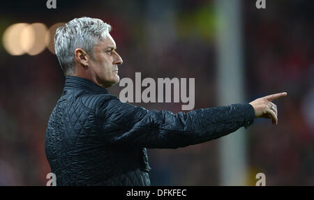 Freiburg, Germany. 06th Oct, 2013. Frankfurt's head coach Armin Veh reacts during the German Bundesliga soccer match between SC Freiburg and Eintracht Frankfurt at Mage Solar Stadium in Freiburg, Germany, 06 October 2013. Photo: PATRICK SEEGER/dpa/Alamy Live News Stock Photo