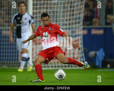 Freiburg, Germany. 06th Oct, 2013. Freiburg's Francis Coquelin plays the ball during the German Bundesliga soccer match between SC Freiburg and Eintracht Frankfurt at Mage Solar Stadium in Freiburg, Germany, 06 October 2013. Photo: PATRICK SEEGER/dpa/Alamy Live News Stock Photo