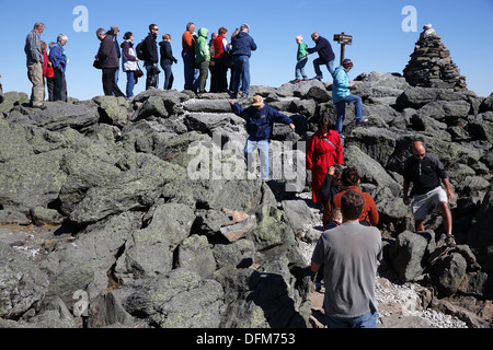 Tourists line up to be photographed at the summit of Mount Washington, New Hampshire, USA Stock Photo