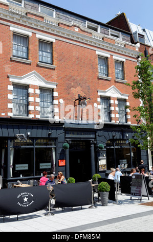 The White Star Hotel, Restaurant, Bar, Outside Eating, Oxford Street, Southampton, Hampshire, England. UK. Stock Photo