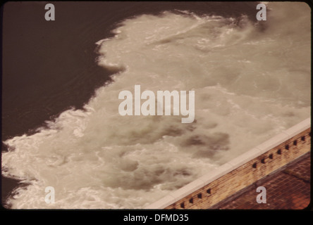 OUTFALL FROM THE CITY OF NIAGARA FALLS SEWAGE PLANT FLOWS INTO THE NIAGARA RIVER BELOW THE FALLS 549539 Stock Photo