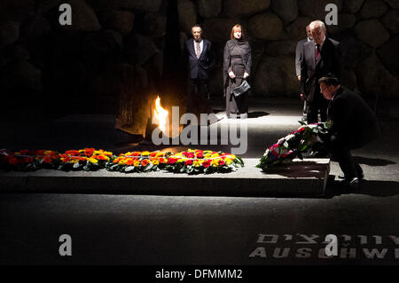 Israel, Jerusalem. 7th Oct, 2013. President of the Czech Republic, MILOS ZEMAN (standing front right), takes part in a memorial ceremony in the Hall of Remembrance and lays a wreath of flowers before the Eternal Flame. Jerusalem, Israel. 7-Oct-2013.  President of the Czech Republic, Milos Zeman, visited Yad Vashem Holocaust Museum. Zeman toured the museum, participated in a memorial ceremony and signed the museum guest book. Credit:  Nir Alon/Alamy Live News Stock Photo