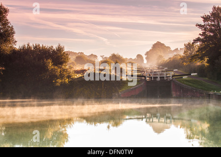 Early morning mist at Caen Hill Locks on the Kennet and Avon Canal in Devizes, Wiltshire. Stock Photo