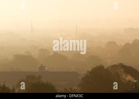 Wimbledon, London, UK. 8th October 2013.  Autumn sunrise scene in south west London Credit:  amer ghazzal/Alamy Live News Stock Photo