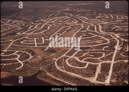 RECREATIONAL DEVELOPMENT OF LAKE TRAVIS, TEXAS. (FROM THE DOCUMERICA-1 EXHIBITION. FOR OTHER IMAGES IN THIS... 553061 Stock Photo