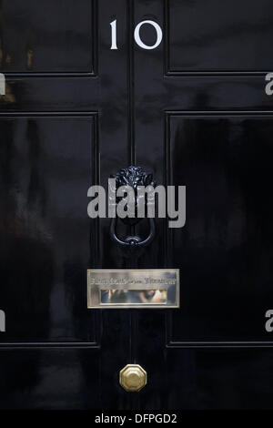 London, UK. 8th October 2013. No.10 Downing Street door in London, Britain, 08 October 2013. (Photo by Tal Cohen/Alamy Live News) Stock Photo