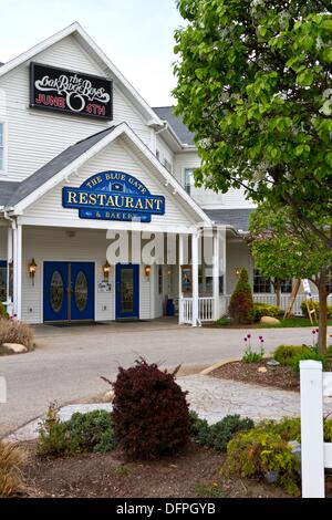 Indiana Shipshewana The Blue Gate Restaurant And Bakery Amish Dining 