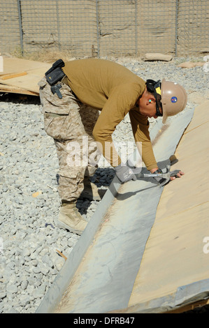 Kandahar Airfield, Afghanistan - US Navy Construction Electrician 2nd Class Dennis Cadatel, attached to Naval Mobile Construction Battalion (NMCB) 28, works on a demolition project, Oct. 2, 2013. NMCB 28 is based out of Barksdale Air Force Base, Shrevepor Stock Photo
