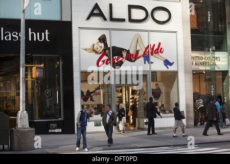Shoe store in Soho, Manhattan Stock Photo - Alamy