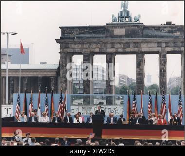 Photograph of President Reagan giving a speech at the Berlin Wall, Brandenburg Gate, Federal Republic of Germany 198585 Stock Photo