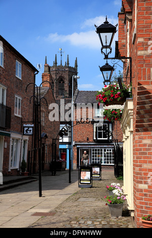 Cocoa Yard, Nantwich, a shopping arcade with small independent outlets and a view of the octagonal tower of St. Mary’s Church Stock Photo