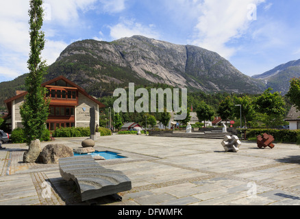 Public park and sculptures in Eidfjord Kommune, Måbødalen, Hardanger, Hordaland, Norway, Scandinavia Stock Photo