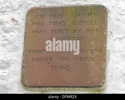 Commemorative Plaque to Kirkpatrick MacMillan at Courthill Smithy, Keir Mill, Nithsdale, Dumfries & Galloway, Scotland, UK Stock Photo