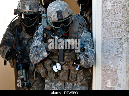 U.S. Army paratroopers assigned to the 1st Battalion, 508th Parachute Infantry Regiment, 82nd Airborne Division prepare to enter a building as they conduct close-quarters combat training during an air assault mission September 26, 2013 at Fort Bragg, NC. Stock Photo