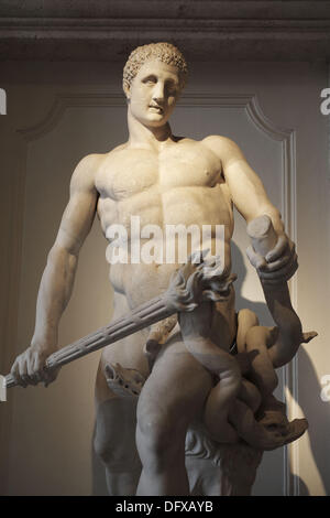 Hercules killing the hydra hi-res stock photography and images - Alamy