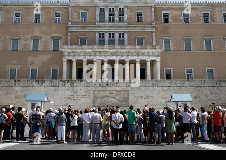 Tourists watching the changing of the guard ceremony at the Tomb of the Unknown Soldier in front of the Greek Parliament Stock Photo