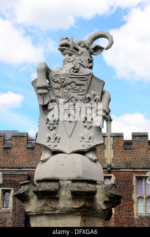 Heraldic statue at Hampton Court - London, England Stock Photo